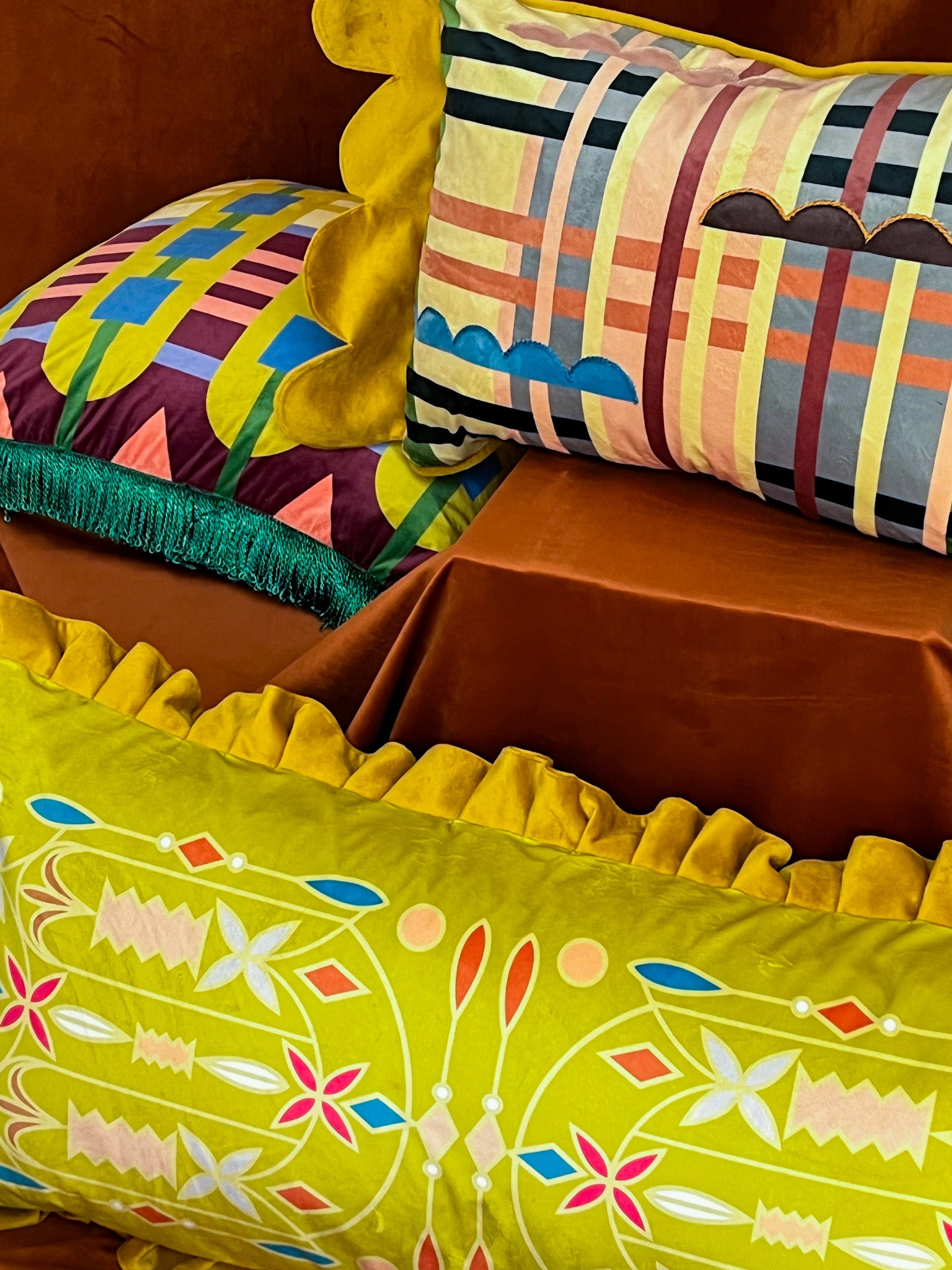 HERITAGE PEOPLE - Throw Pillow